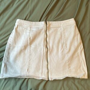 Forever 21 - White Zip-Up Skirt - L